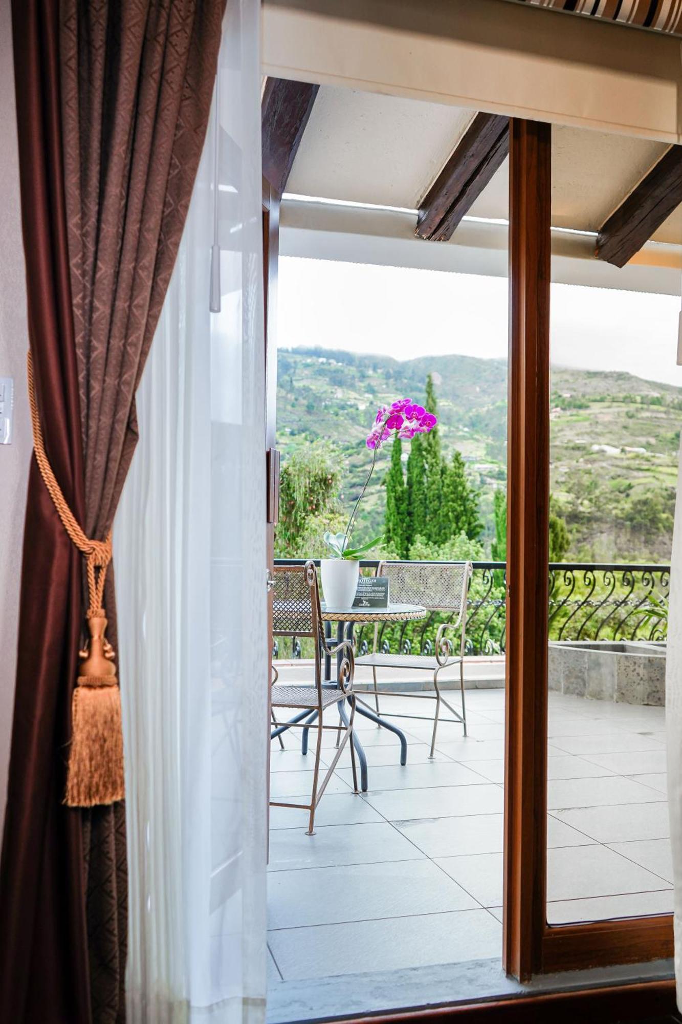 Uzhupud Garden Hotel & Lodge Paute Exterior photo